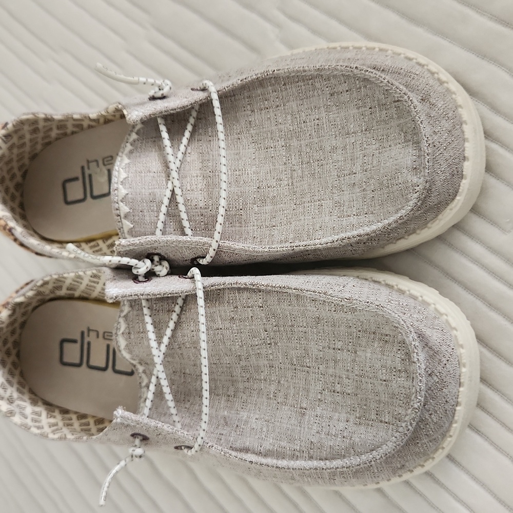New Women's Hey Dude size 8